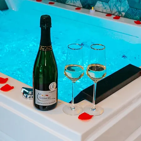 L'oasis Tropicale, Jacuzzi, *