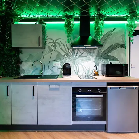 L'oasis Tropicale, Jacuzzi, *