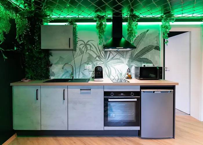 L'oasis Tropicale, Jacuzzi, *